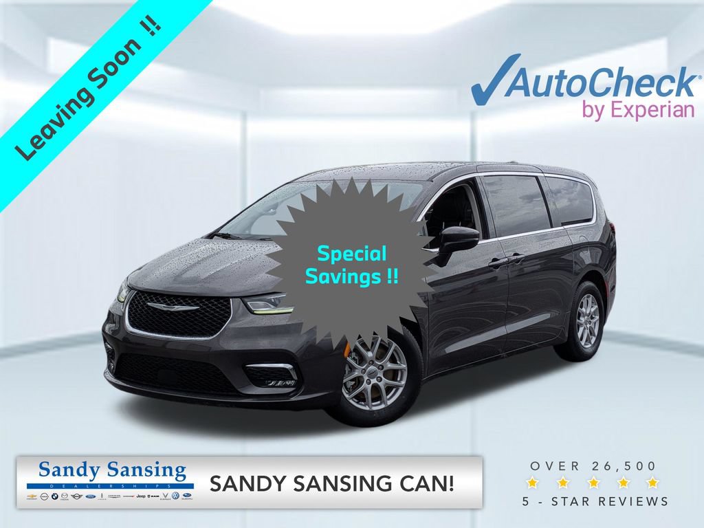 Used 2023 Chrysler Pacifica Touring-L FWD image 1
