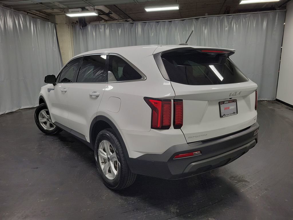 Used 2023 Kia Sorento LX image 6