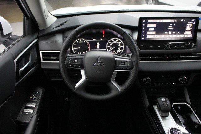 New 2026 Mitsubishi Outlander SE image 21