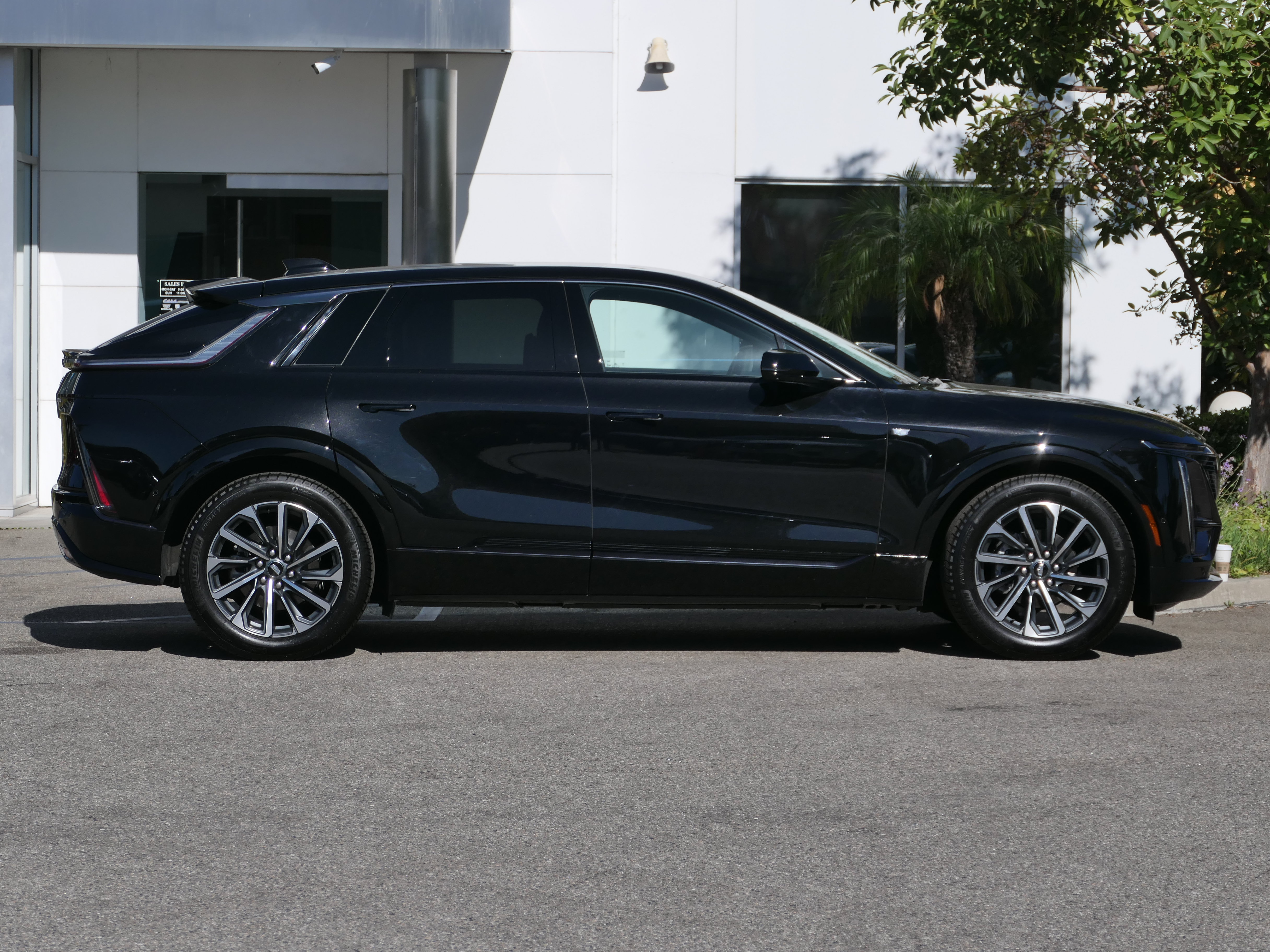 Certified 2024 Cadillac Lyriq Sport AWD/4WD image 7