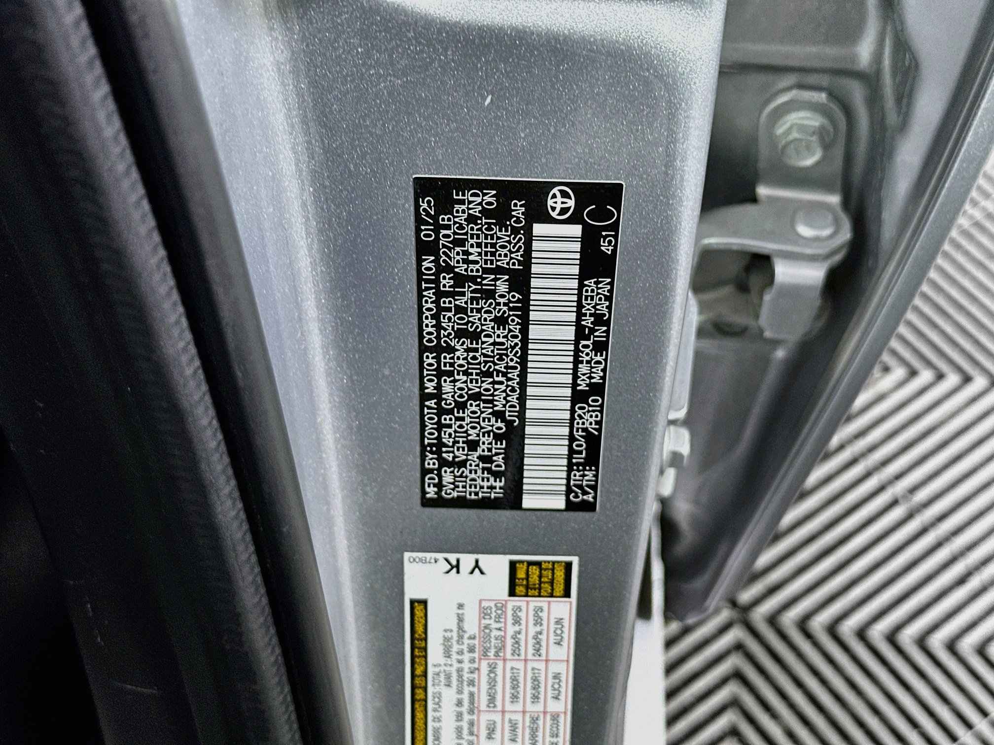 Used 2025 Toyota Prius LE FWD image 12