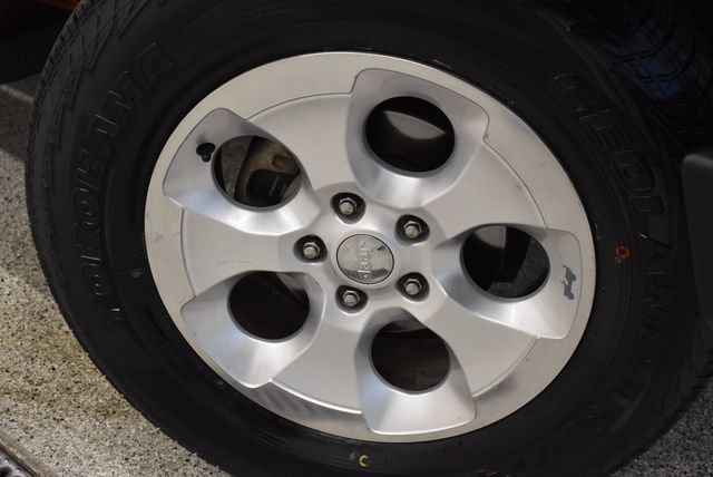 Used 2015 Jeep Wrangler Sahara AWD/4WD image 24