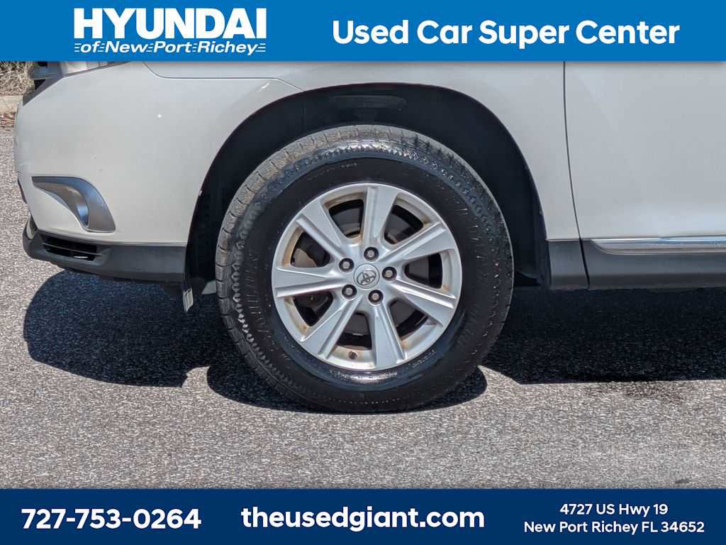 Used 2011 Toyota Highlander SE w/ Tow Pkg FWD image 10