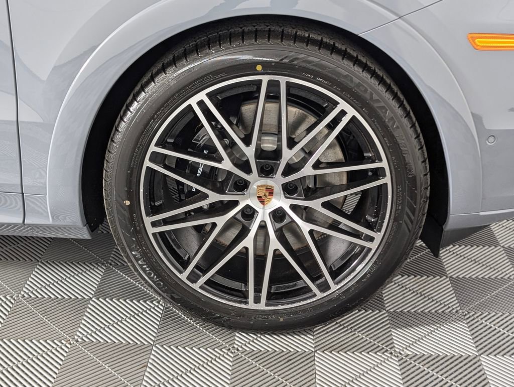 New 2026 Porsche Cayenne GTS image 14