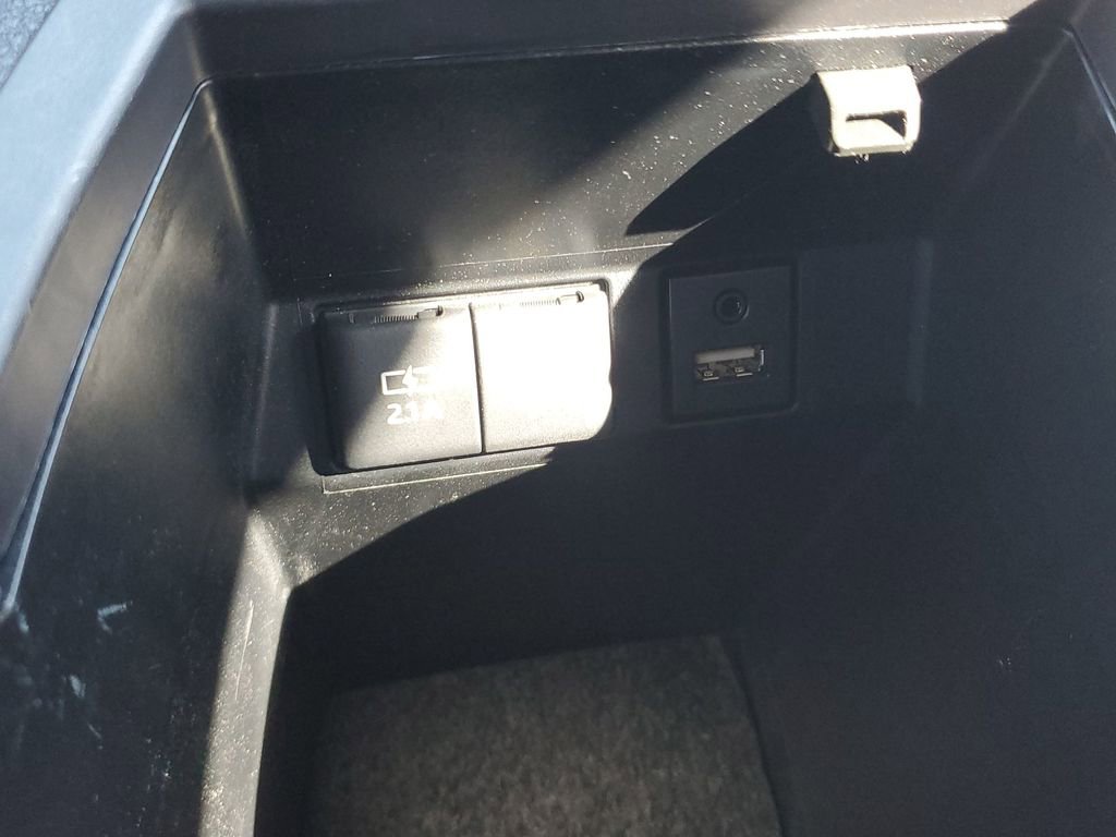 Used 2020 Toyota Avalon XSE image 33