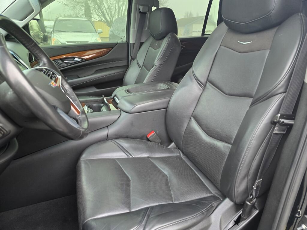 Used 2019 Cadillac Escalade Luxury image 24