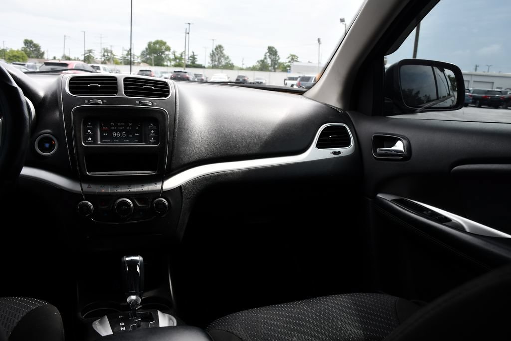 Used 2019 Dodge Journey SE w/ Connectivity Group FWD image 19