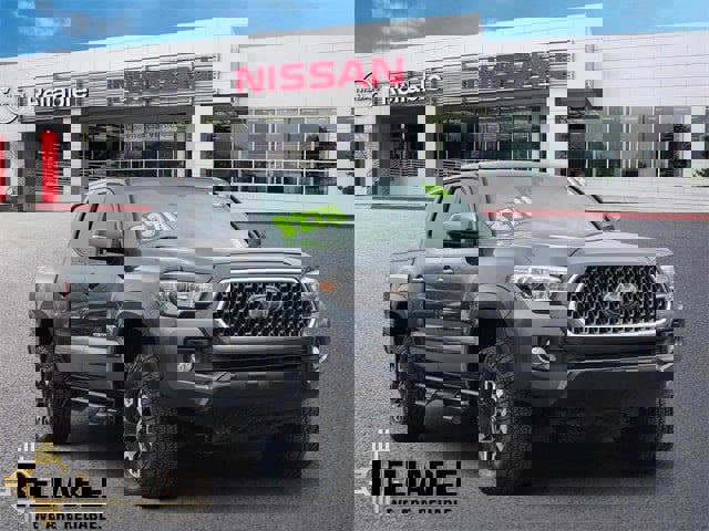 Used 2018 Toyota Tacoma TRD Off-Road image 1