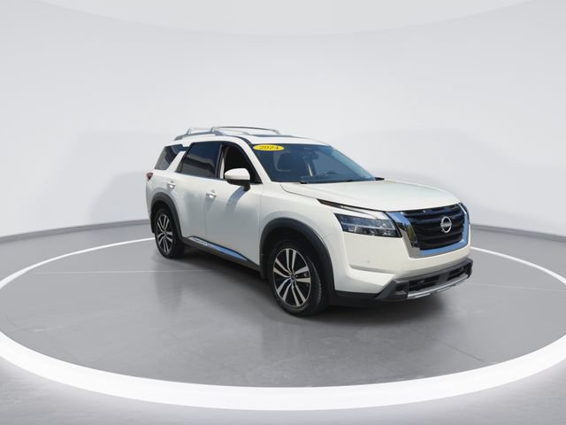 Used 2024 Nissan Pathfinder Platinum w/ Cargo Package AWD/4WD image 2