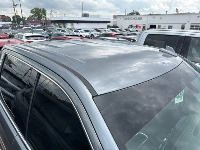 Used 2020 GMC Sierra 1500 SLT w/ SLT Premium Package RWD image 9