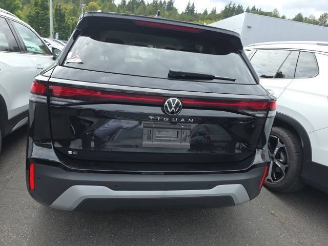 Used 2025 Volkswagen Tiguan SE FWD image 3
