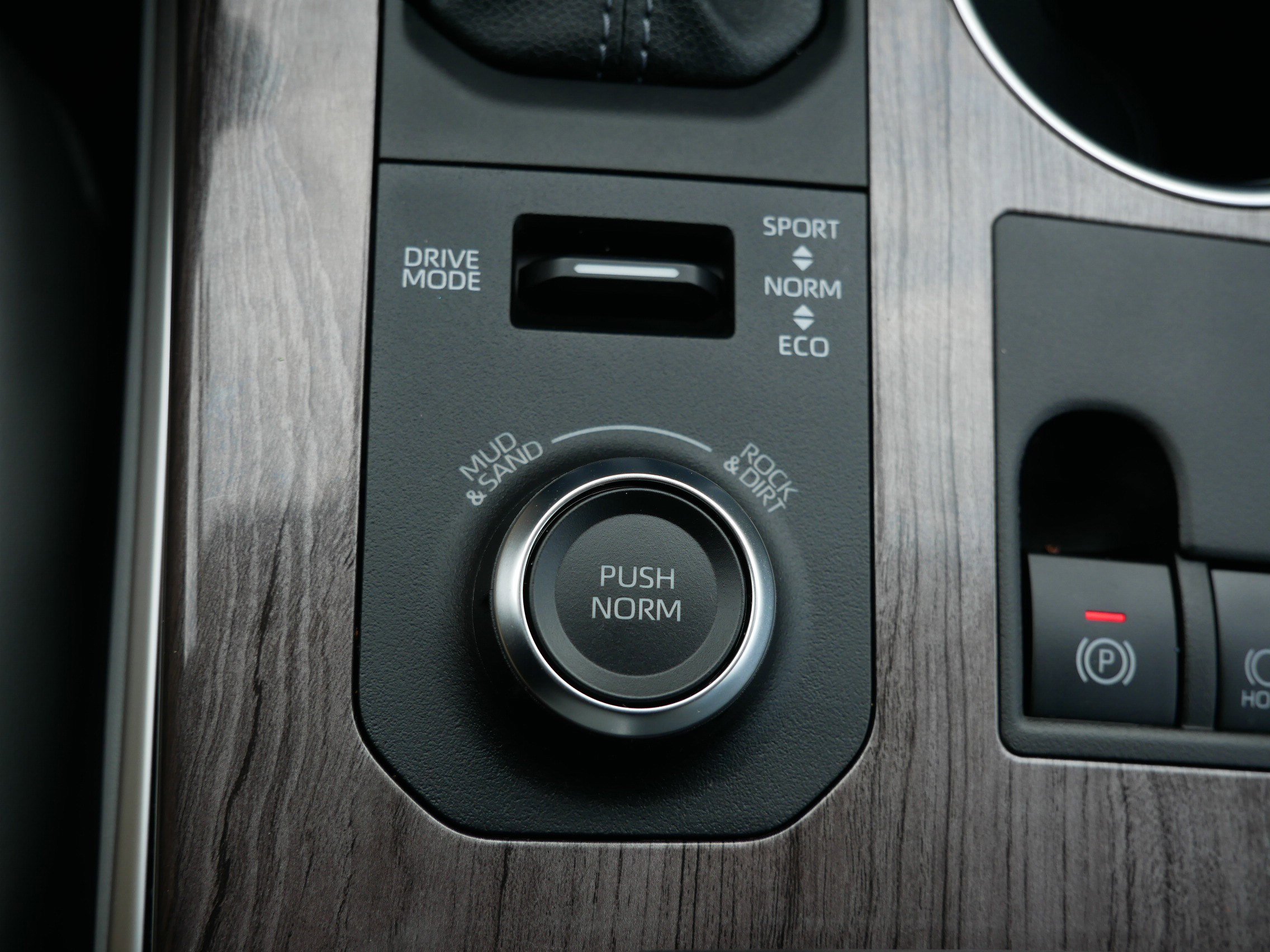 Used 2024 Toyota Highlander Limited image 32