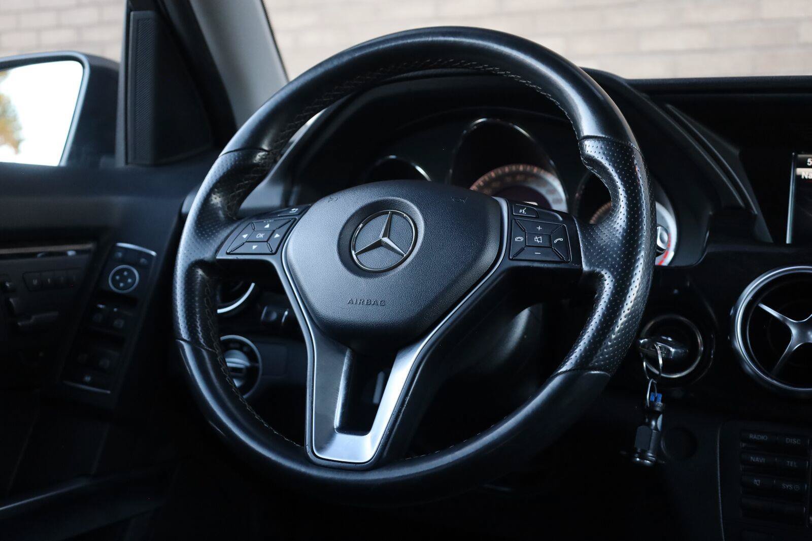 Used 2015 Mercedes-Benz GLK 350 4MATIC image 32