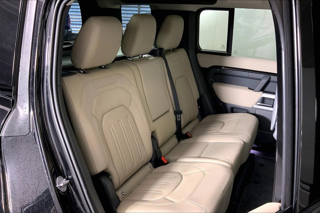 Used 2022 Land Rover Defender 110 SE image 26