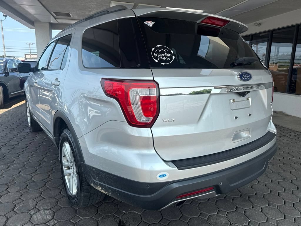 Used 2018 Ford Explorer XLT AWD/4WD image 8