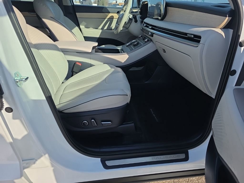 Used 2025 Hyundai Palisade Limited image 18