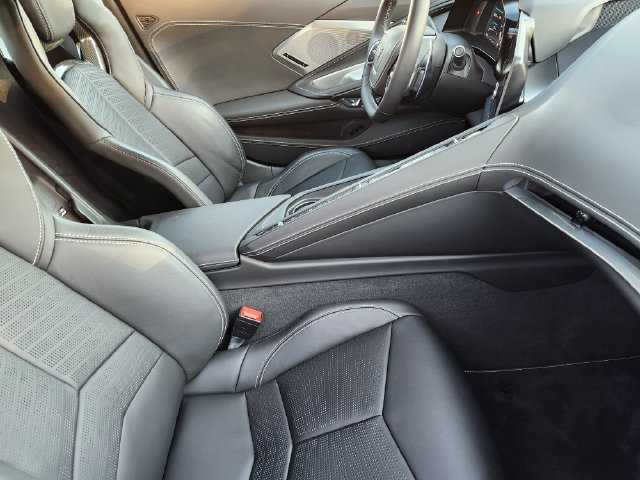 Used 2021 Chevrolet Corvette Stingray Premium Cpe w/ Z51 Performance Package RWD image 19
