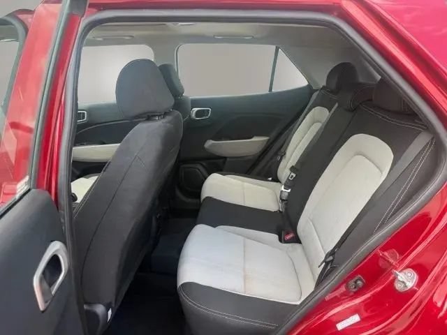 Used 2024 Hyundai Venue SEL FWD image 12