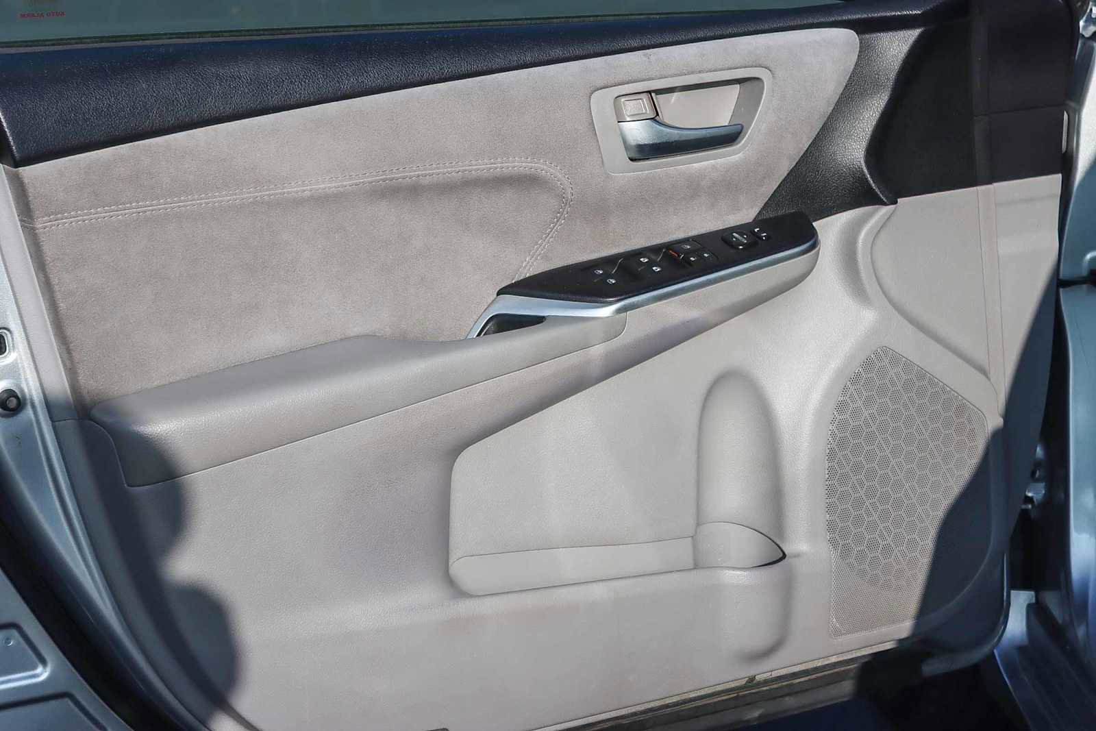 Used 2015 Toyota Camry XSE image 20