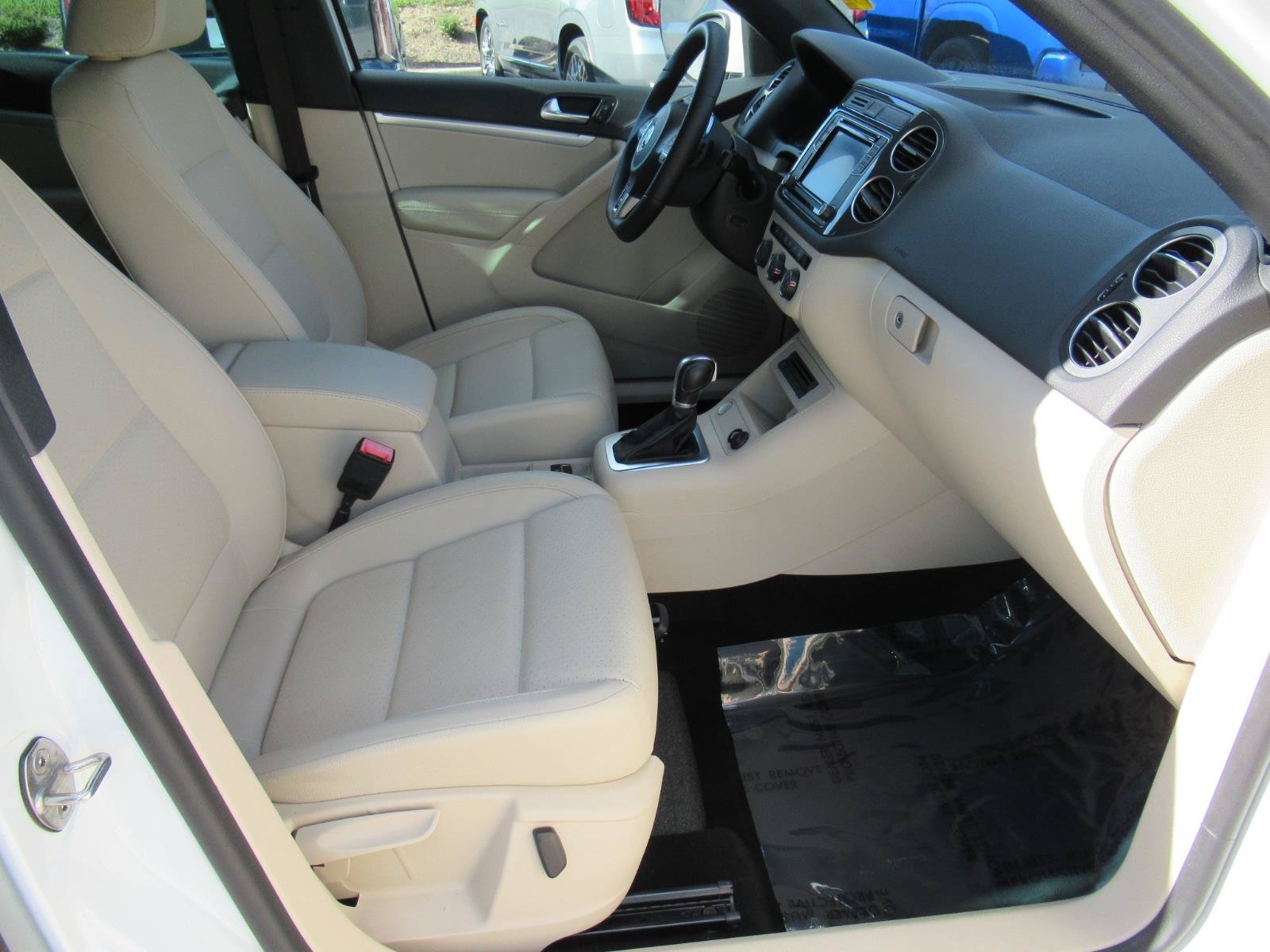 Used 2016 Volkswagen Tiguan R-Line FWD image 10