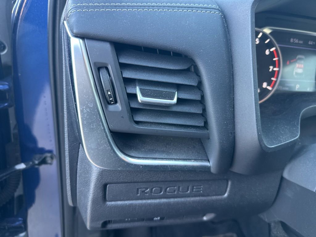 Used 2023 Nissan Rogue S image 8
