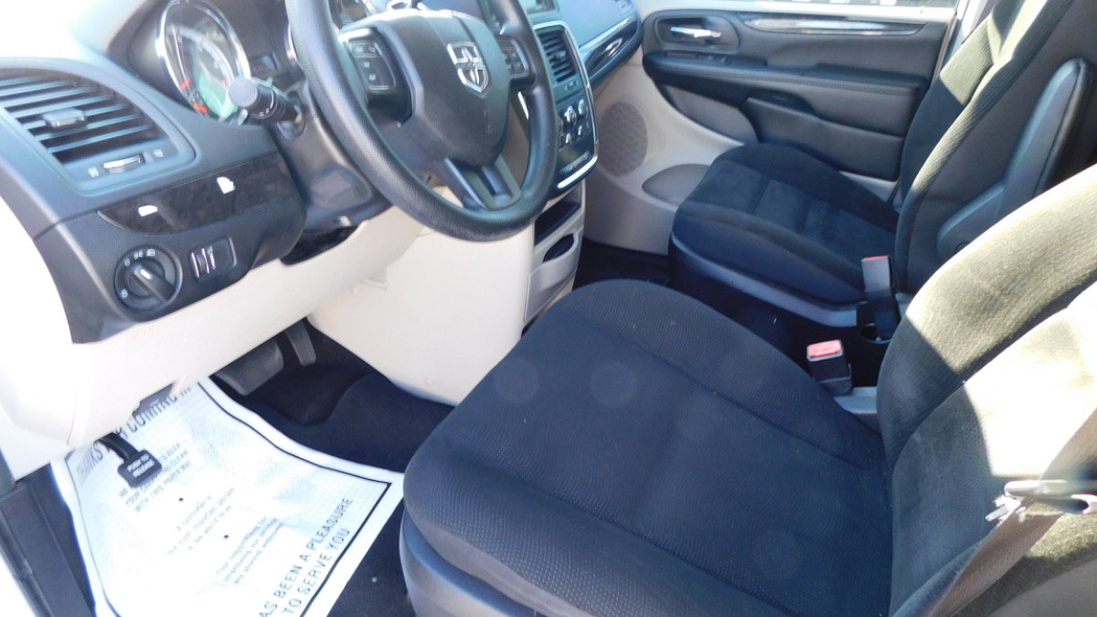 Used 2019 Dodge Grand Caravan SE w/ UConnect Hands-Free Group image 11