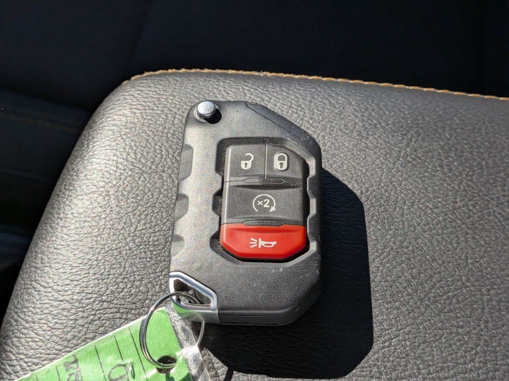 Used 2026 Jeep Wrangler Unlimited Sahara AWD/4WD image 30