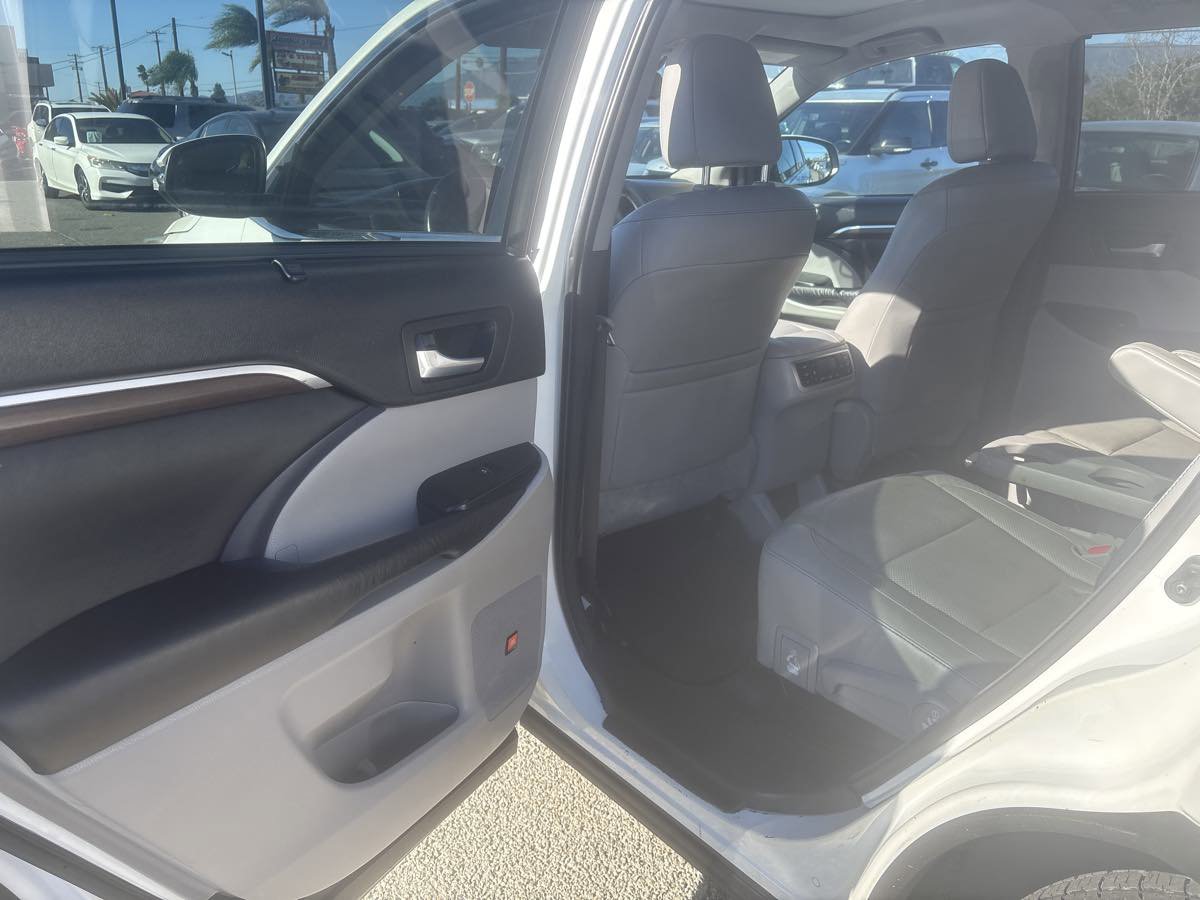 Used 2016 Toyota Highlander Limited Platinum image 24