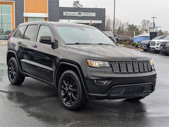 Used 2018 Jeep Grand Cherokee Altitude image 2