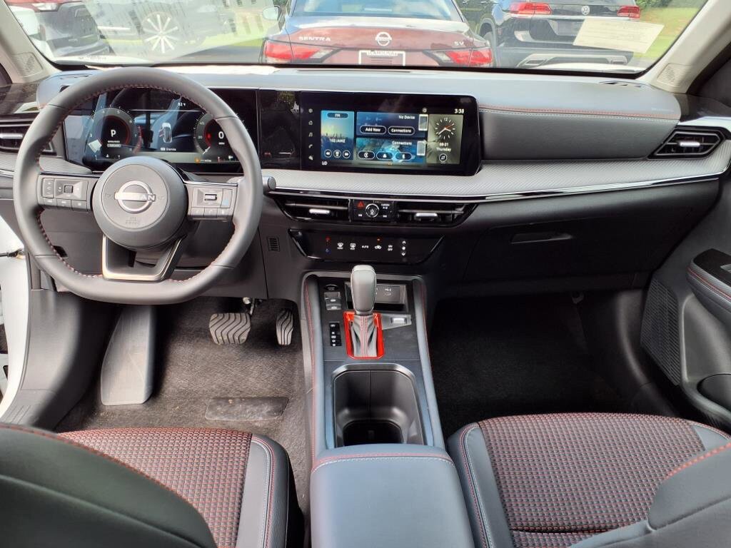 New 2025 Nissan Kicks SR FWD image 6