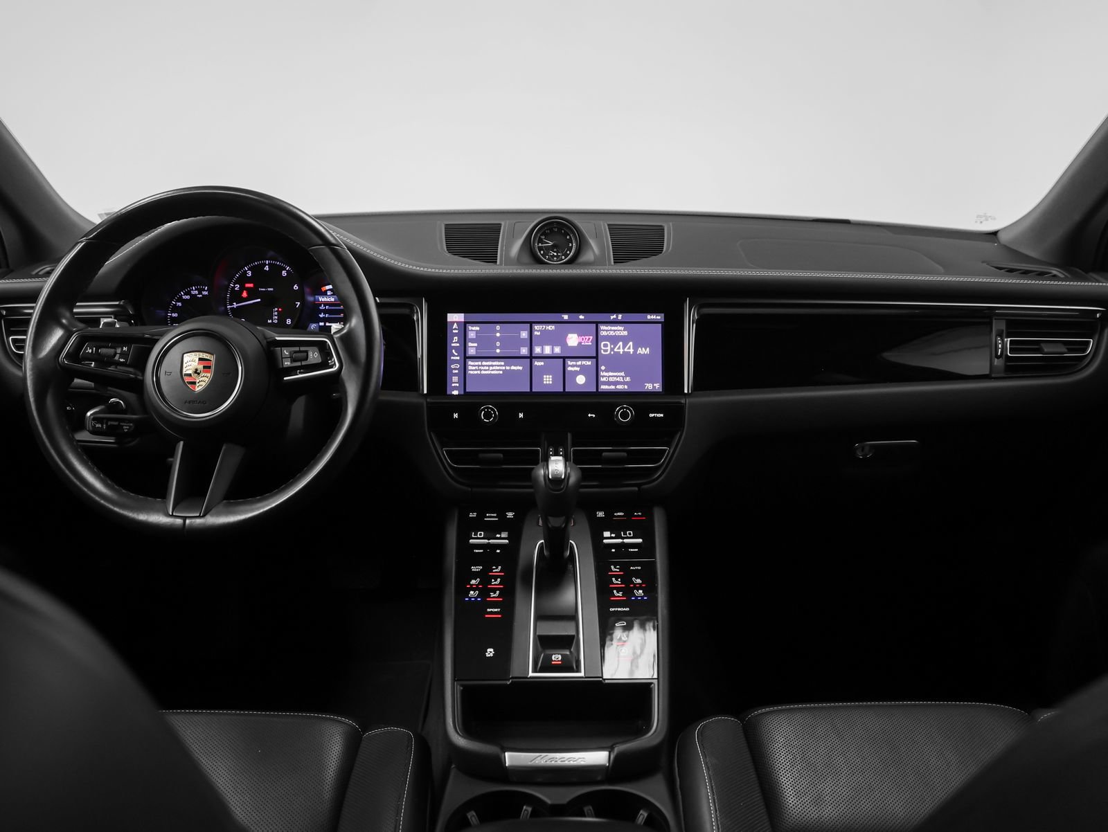 Certified 2023 Porsche Macan AWD/4WD image 31