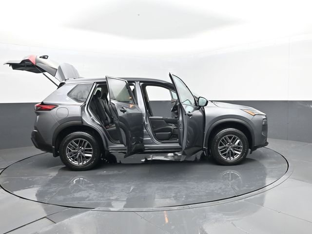 Used 2021 Nissan Rogue S image 27