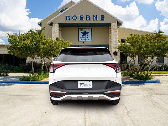 Used 2024 Kia Sportage LX image 4