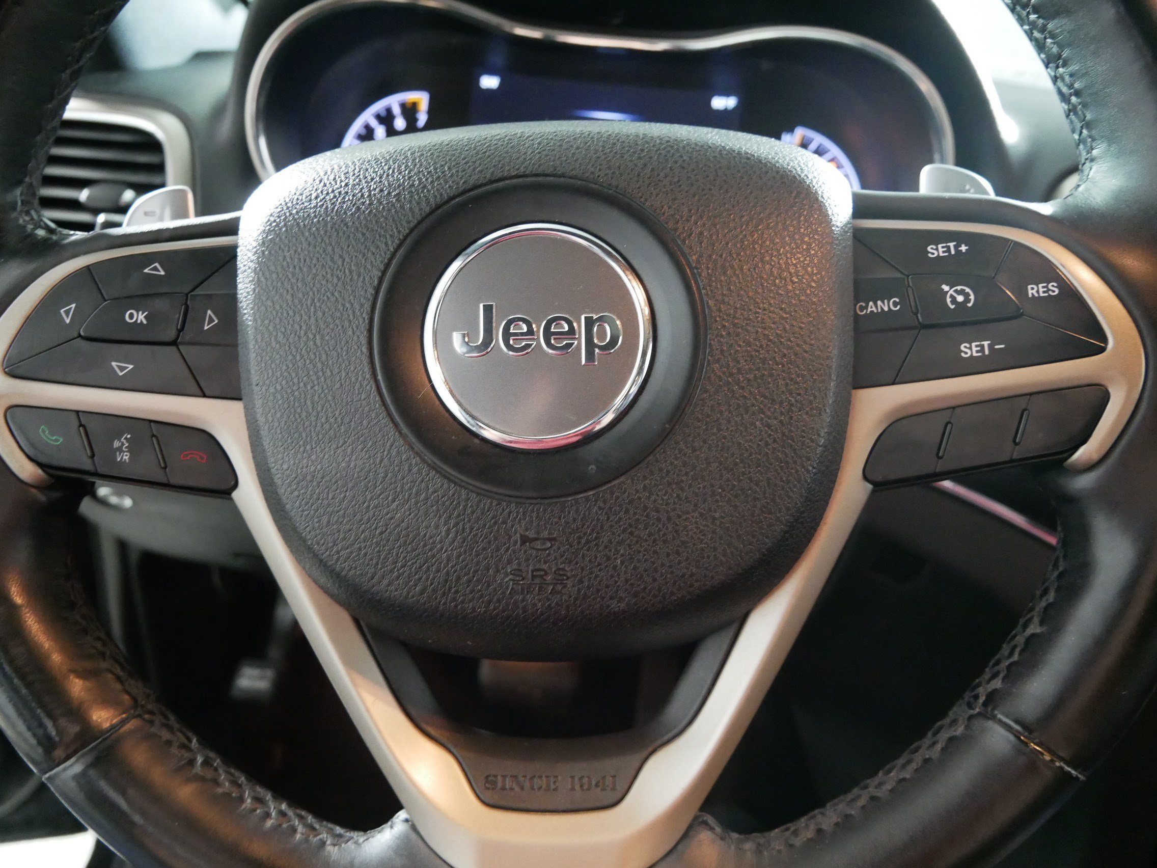 Used 2014 Jeep Grand Cherokee Limited w/ Luxury Group II AWD/4WD image 25