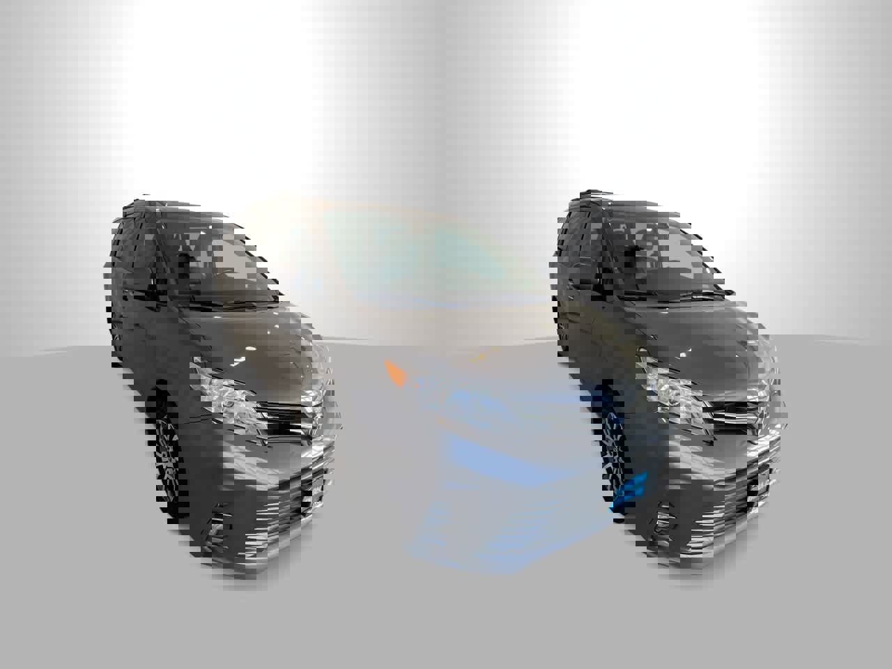 Used 2018 Toyota Sienna XLE w/ XLE Navigation Package image 2