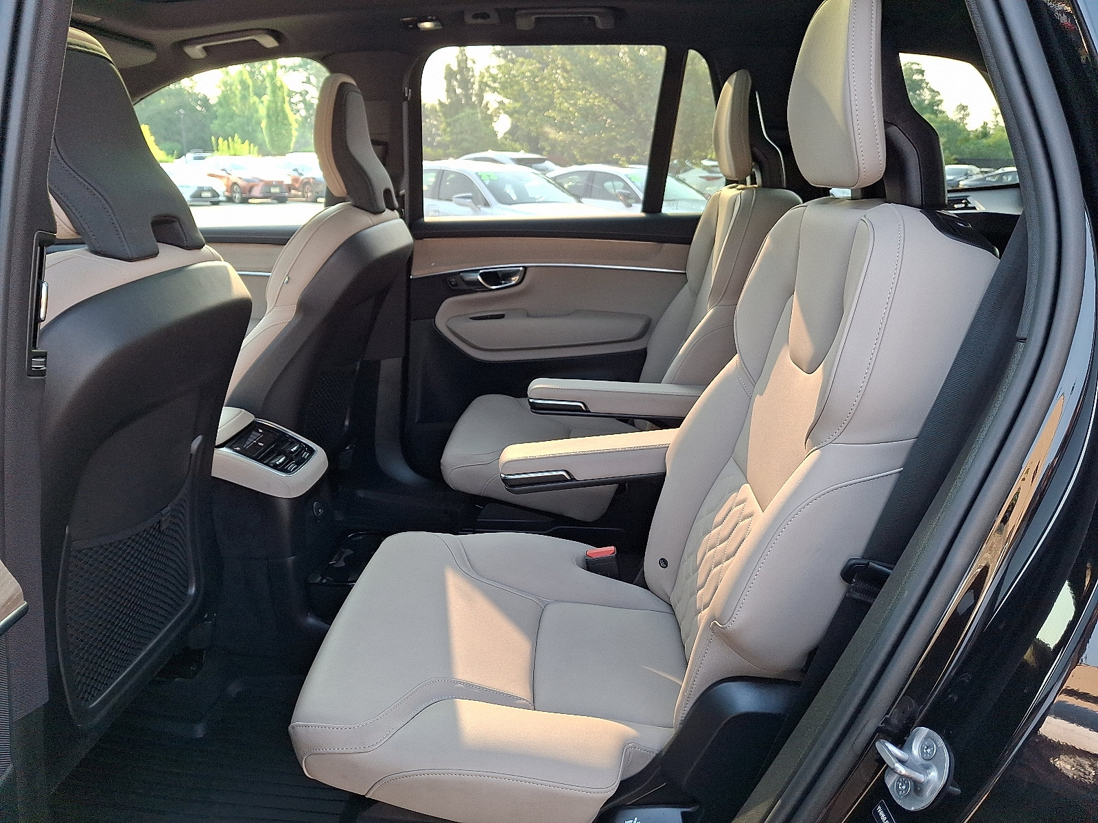 Used 2025 Volvo XC90 T8 Plus AWD/4WD image 10