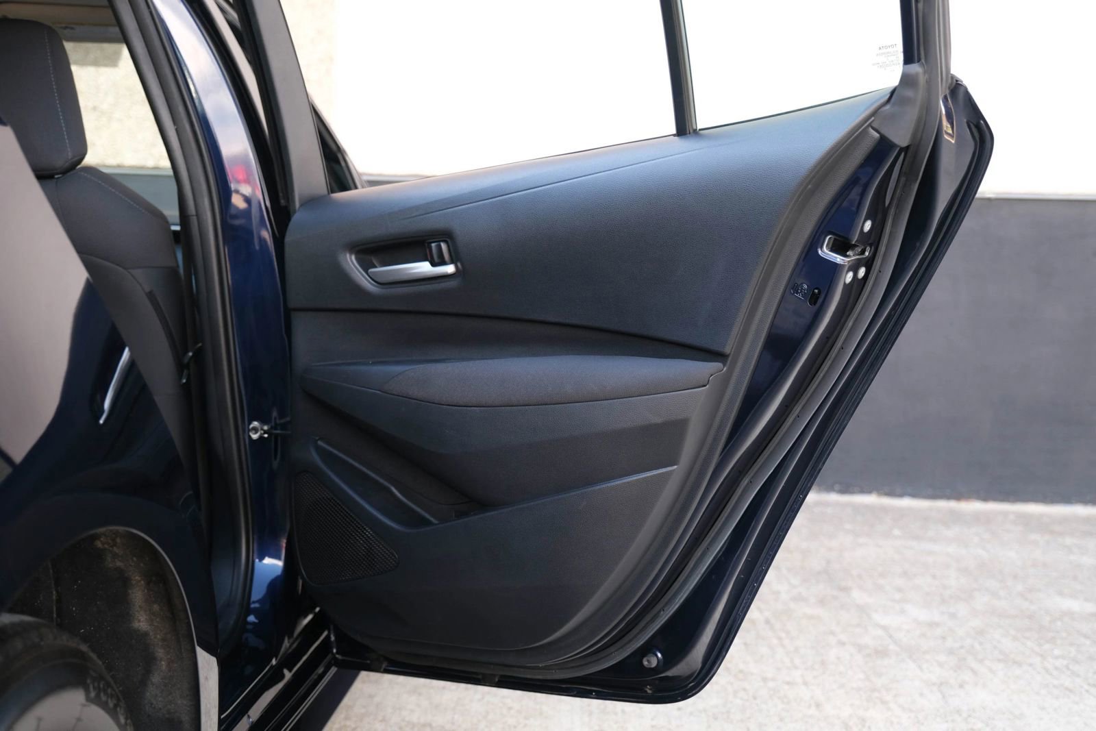 Used 2021 Toyota Corolla LE image 28