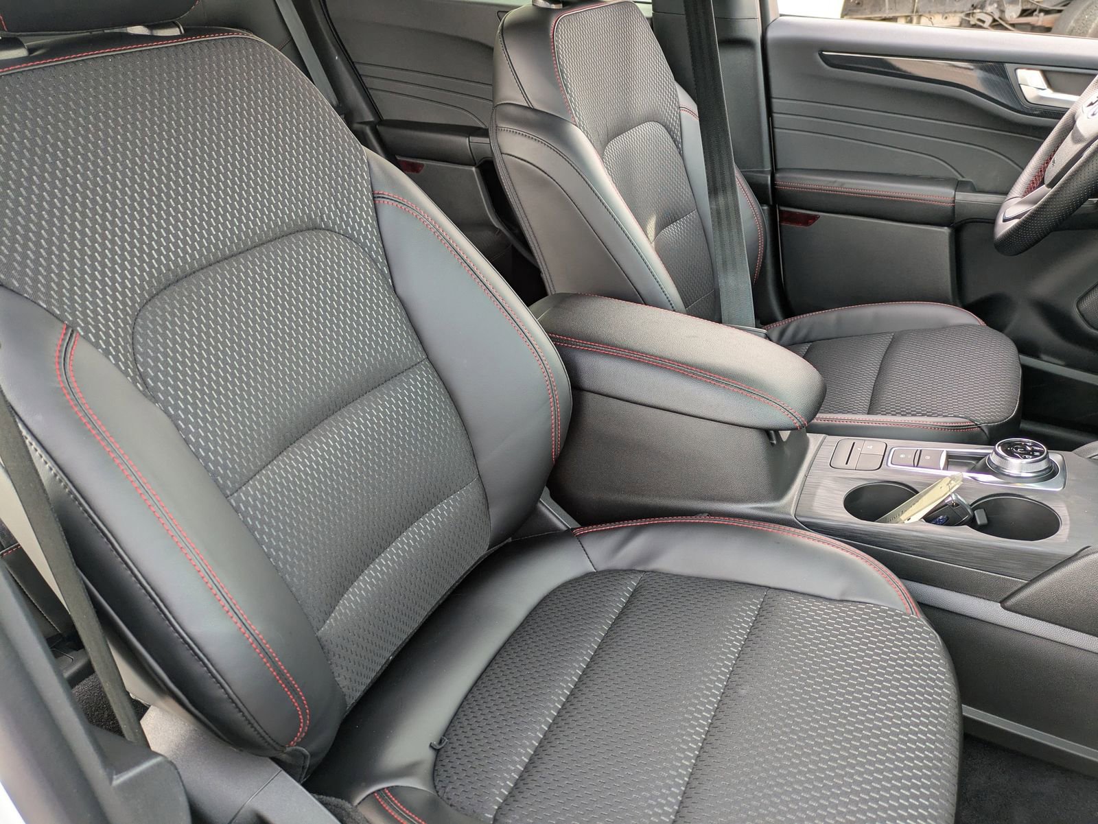 New 2026 Ford Escape ST-Line Select AWD/4WD image 45