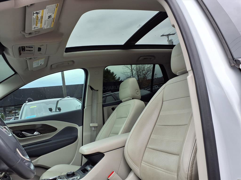 Used 2022 GMC Terrain Denali image 7
