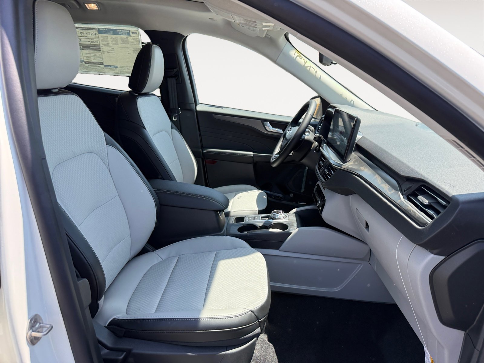 New 2025 Ford Escape SE image 19