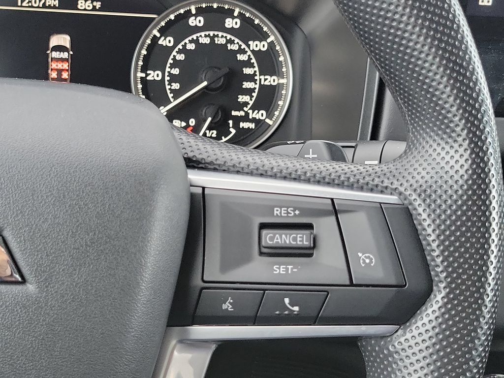 Used 2026 Mitsubishi Outlander ES FWD image 28