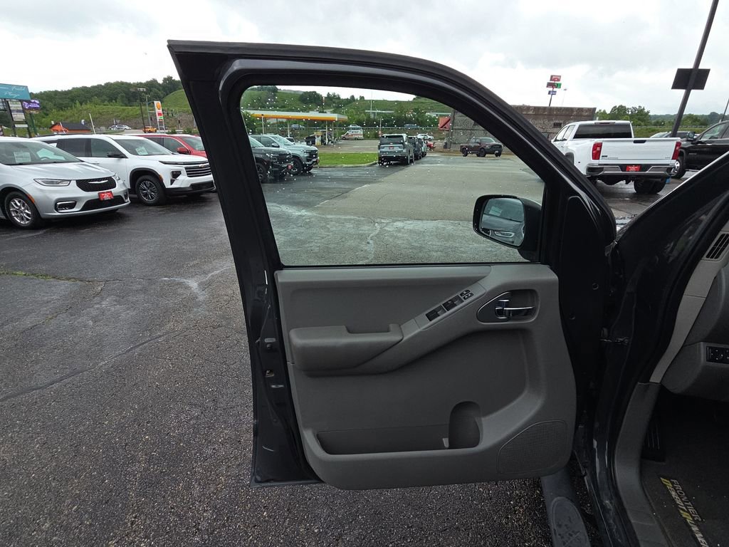Used 2014 Nissan Frontier Desert Runner RWD image 13