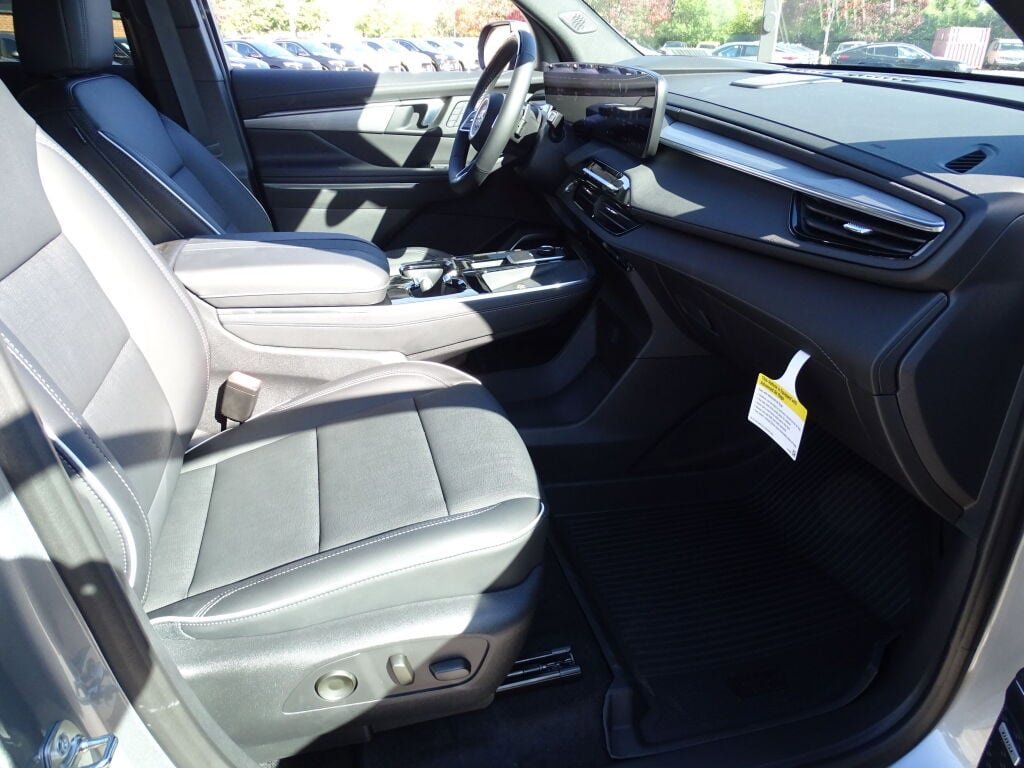 New 2025 Buick Enclave Preferred w/ Super Cruise Package image 9