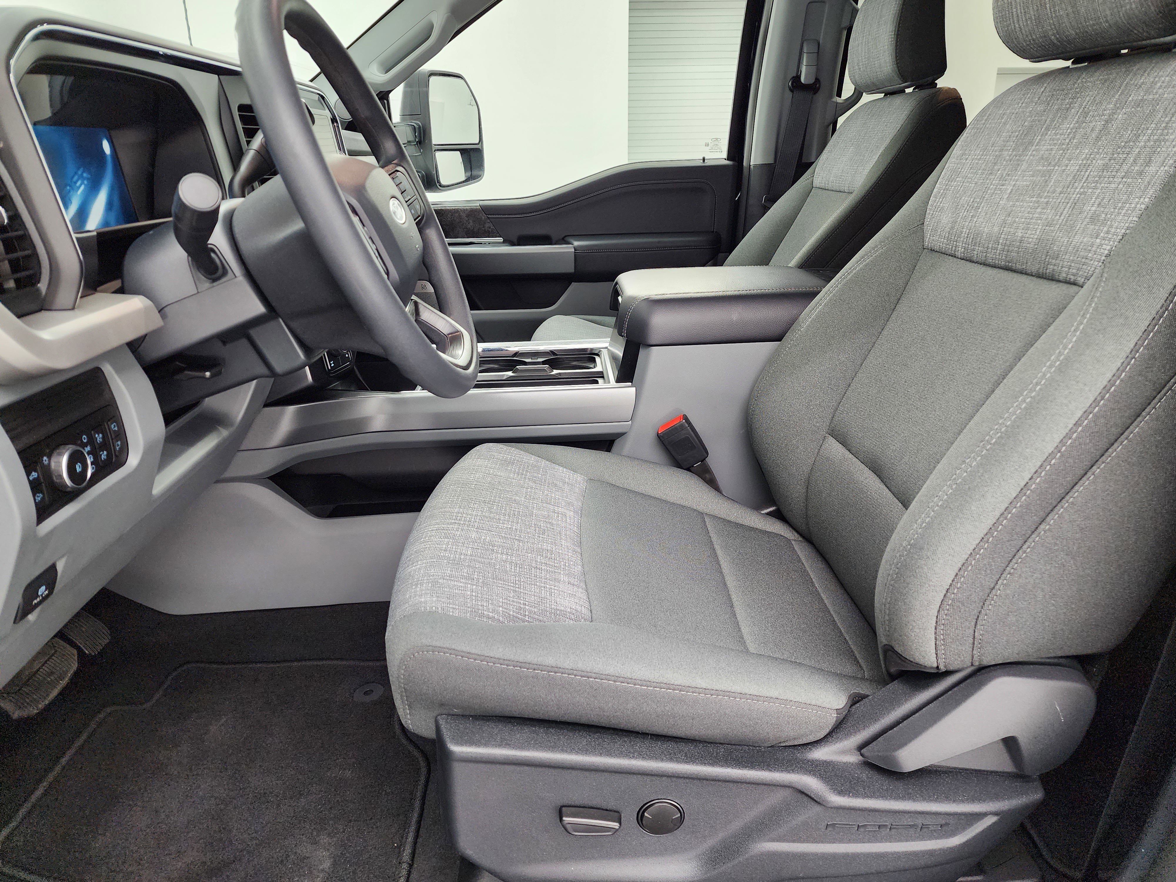 Used 2025 Ford F250 XLT w/ Black Appearance Package image 8