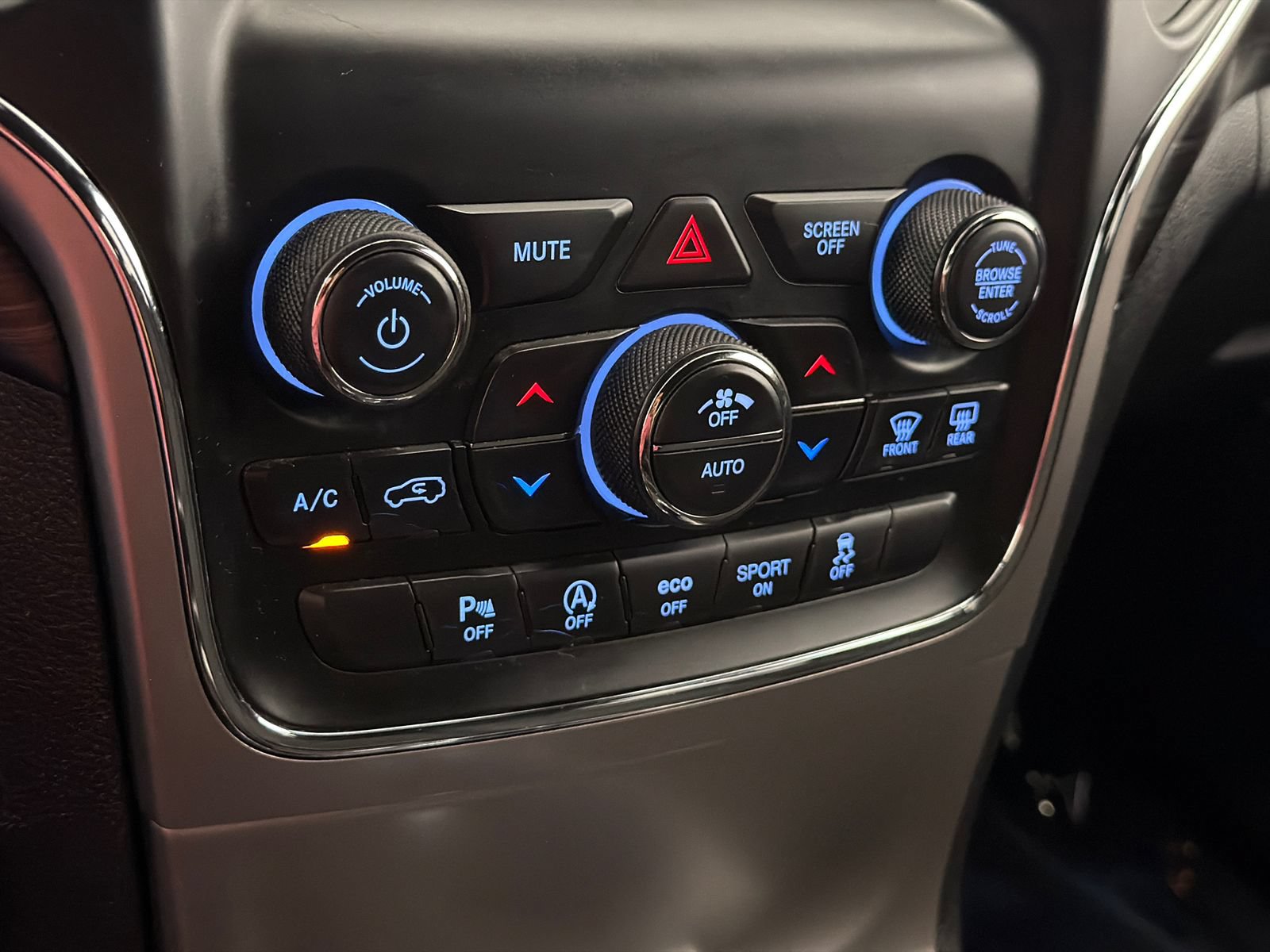 Used 2021 Jeep Grand Cherokee Laredo AWD/4WD image 23