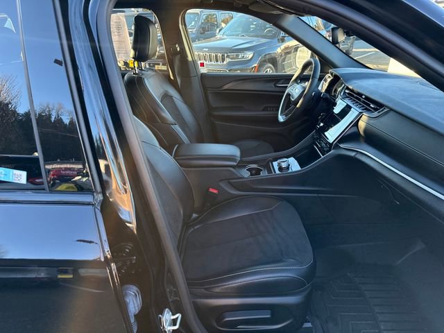 Used 2023 Jeep Grand Cherokee Altitude image 13