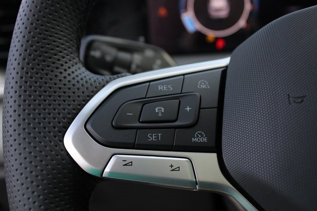 New 2025 Volkswagen Tiguan SE R-Line image 12