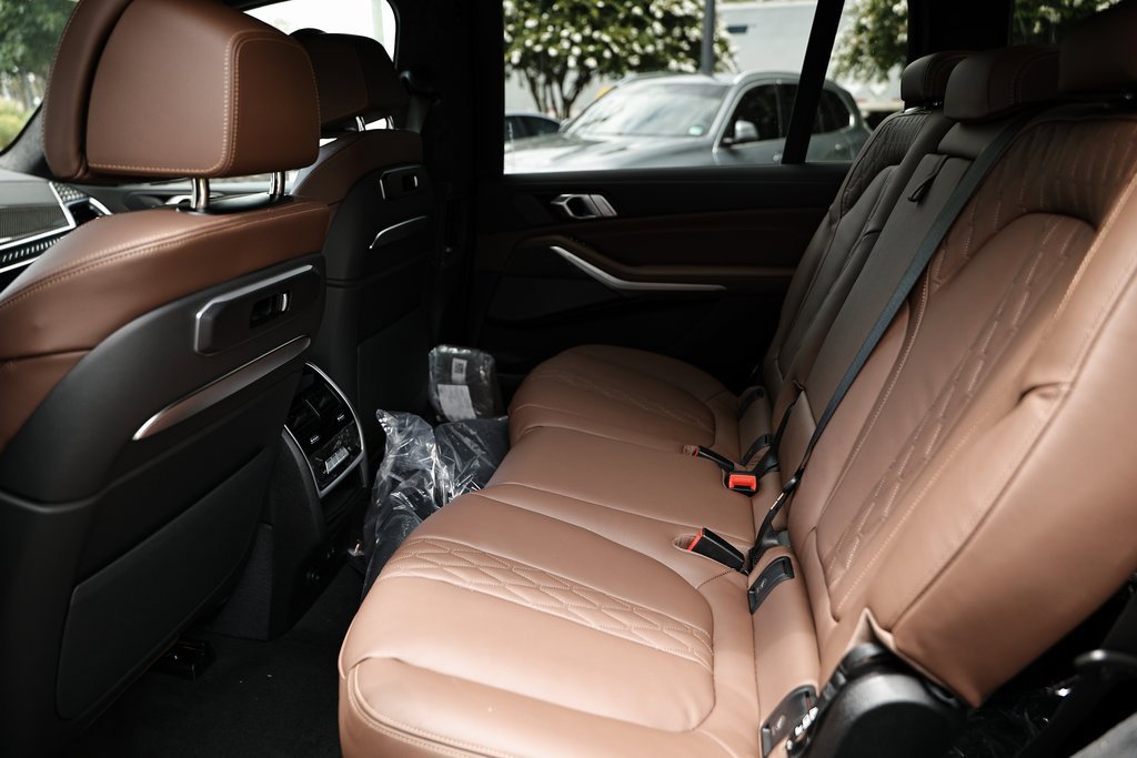 New 2026 BMW X7 M60i w/ M Sport Professional Package image 25