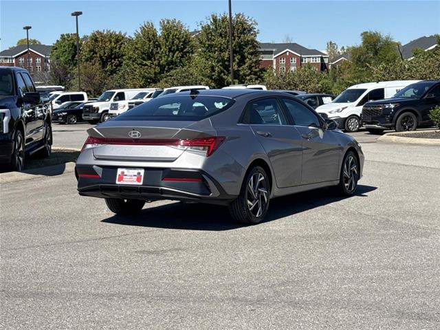 Used 2025 Hyundai Elantra SEL FWD image 5