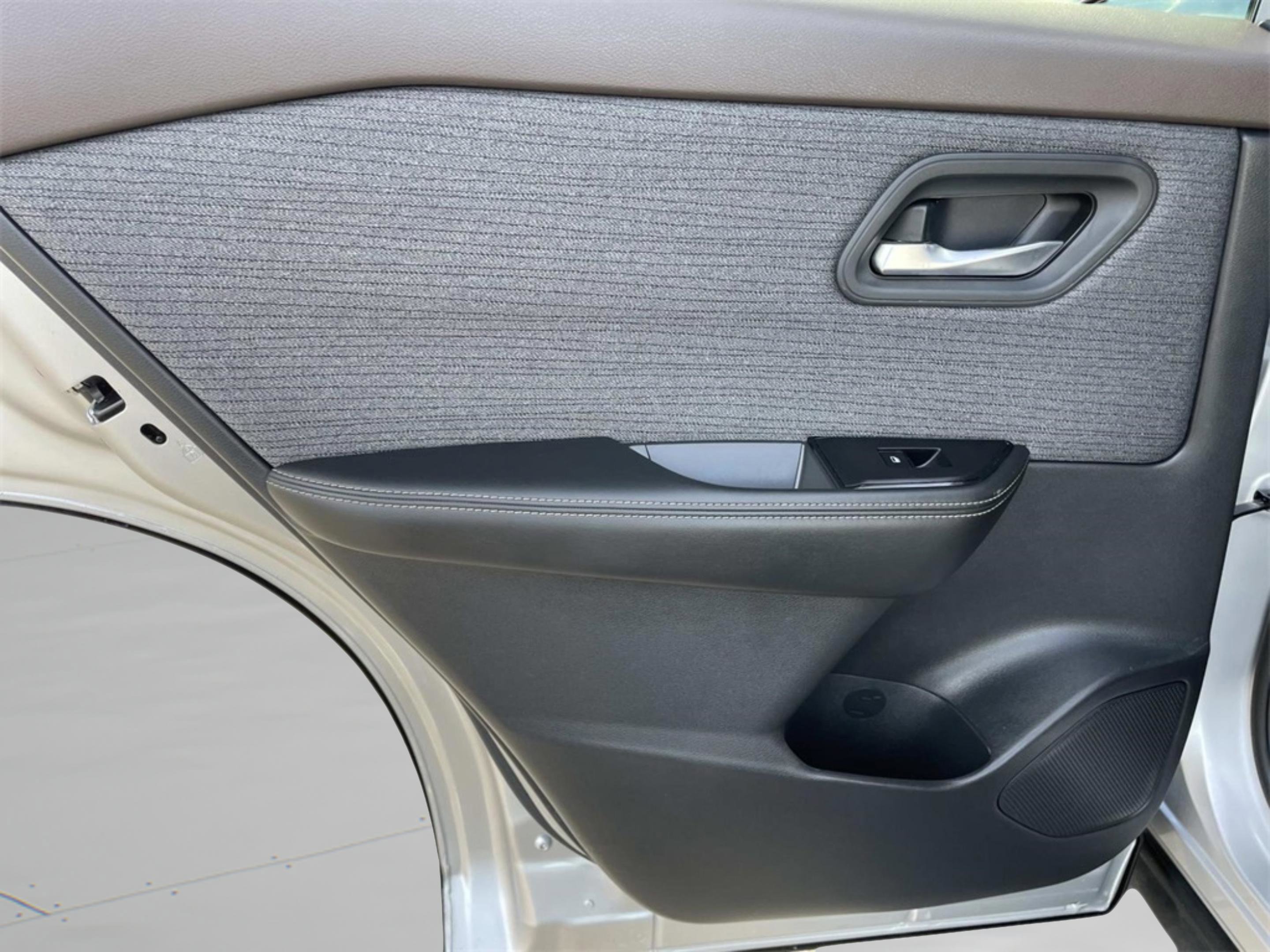 Used 2021 Nissan Rogue SV image 13